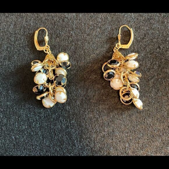 Vintage dangling black and white earrings - Picture 1 of 5